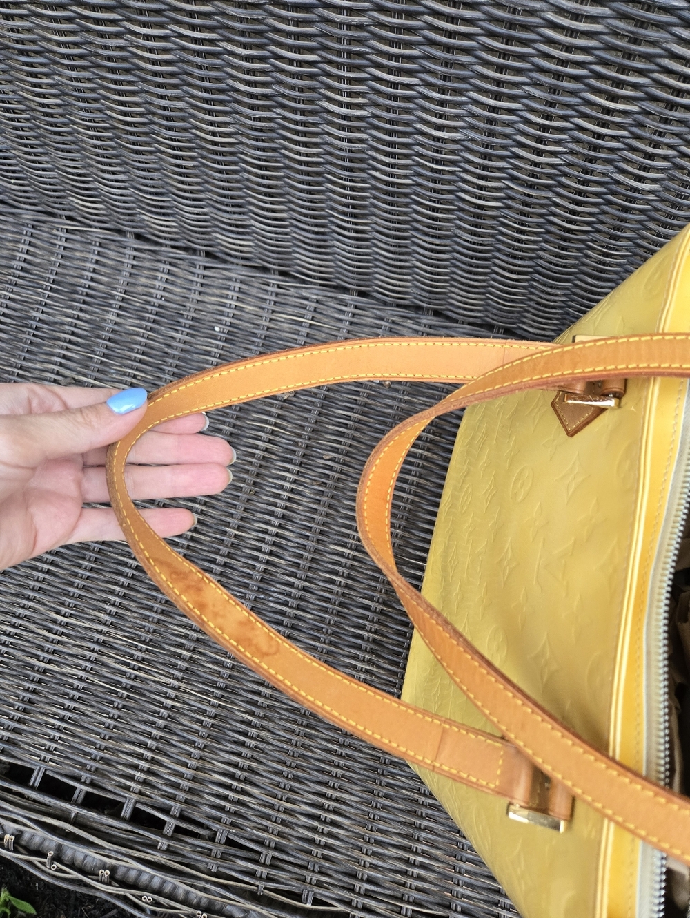 Authentic Louis Vuitton Yellow Houston Vernis Empriente Leather Tote Bag - Picture 6 of 17